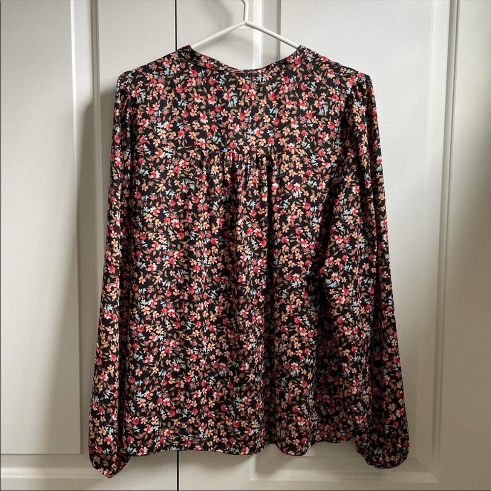 Floral Loft Blouse - Picture 2 of 5
